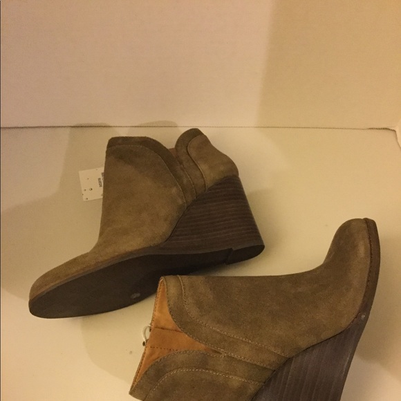 Lucky Brand “Yimina” Wedge Suede Bootie New - Picture 5 of 6